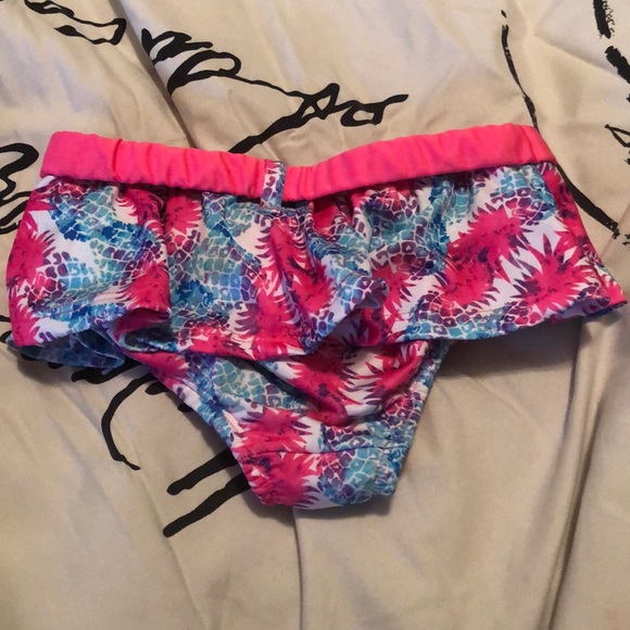 Swimsuit - Picture 4 of 6